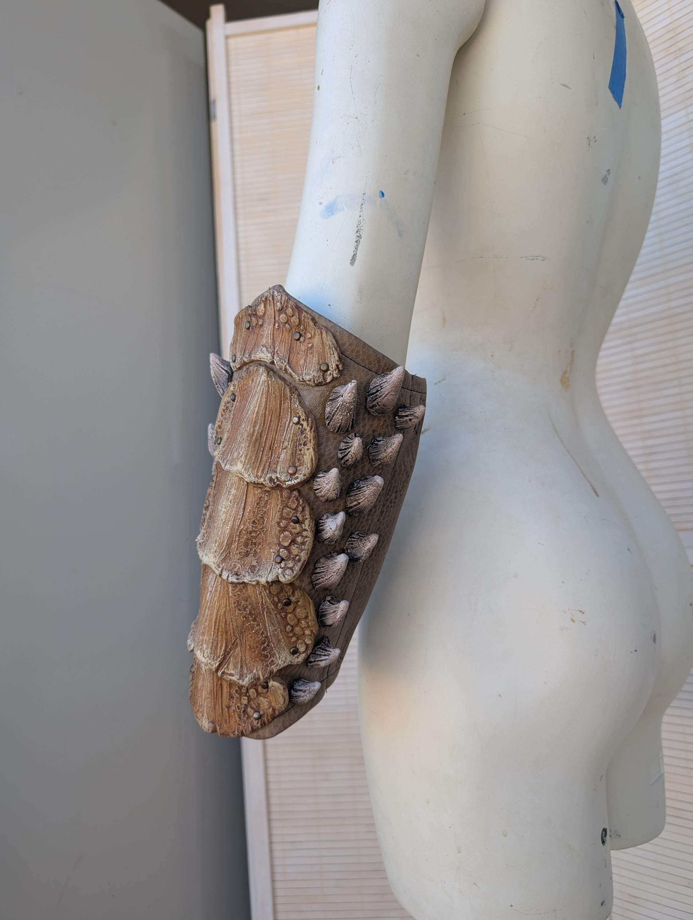 Creature Scale Armored Gauntlet / Bite Guard